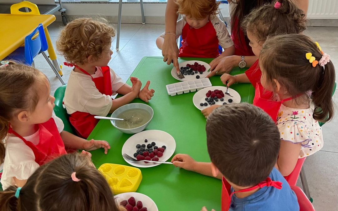 Atelier gastronomic la Gradinita Don Castor din sectorul 2 Jeleuri sanatoase din fructe pentru copii fericiti