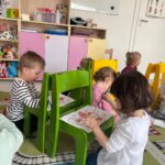 Activitate artistică pentru copii la grădiniță în sector 2 București