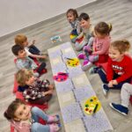 Activitate creativă de pictură pentru copii la Grădinița Don Castor din București